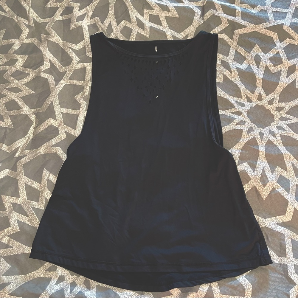 Like New | BuffBunny Selena Laser Cut Tank | Medium